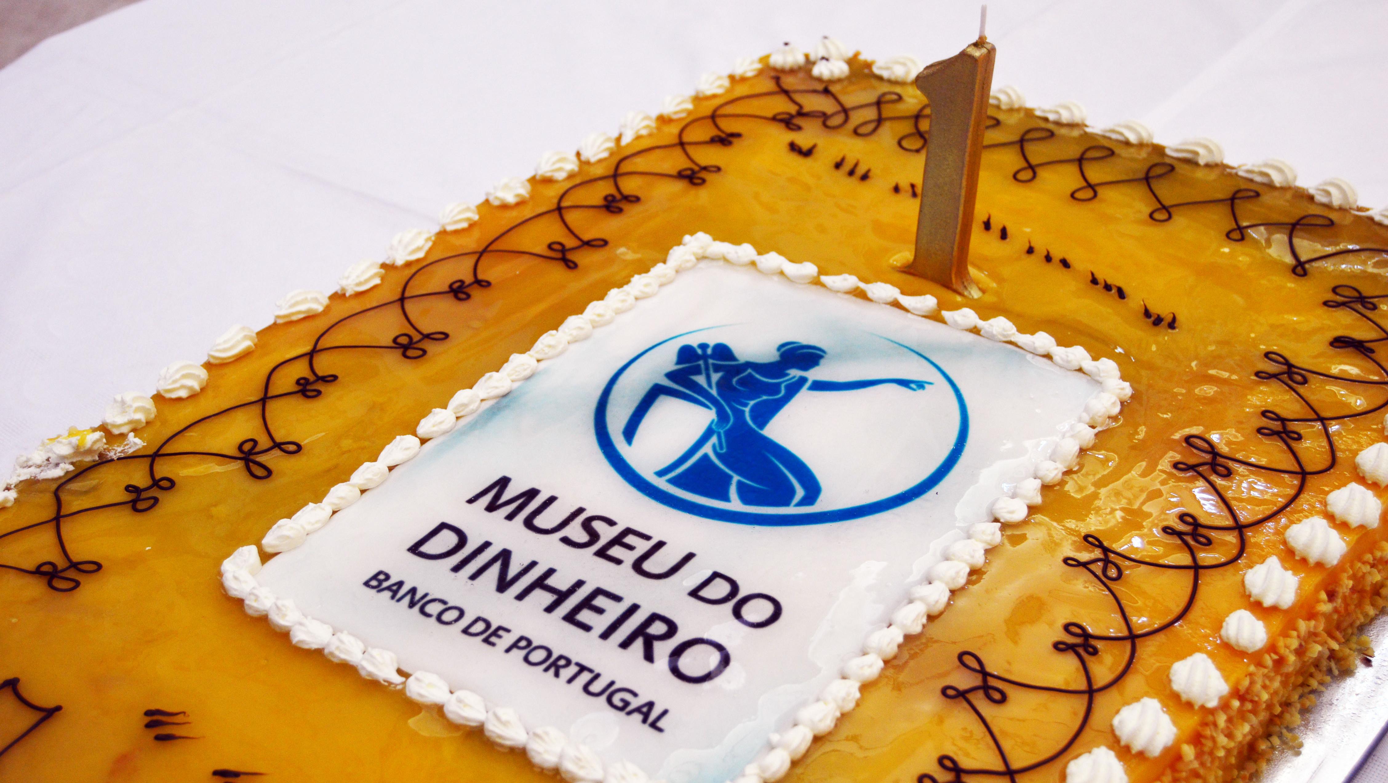 Bolo do primeiro aniversário do Museu do Dinheiro