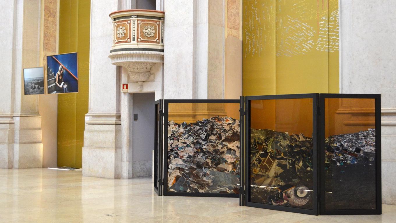 Exposição "(Euro)políticas: fotografia contemporânea depois de 1999"