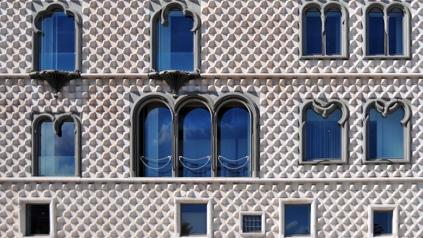 Fachada da Casa dos Bicos